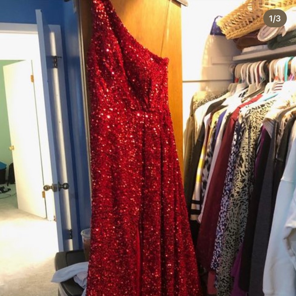 Serene hill dress size 8 red